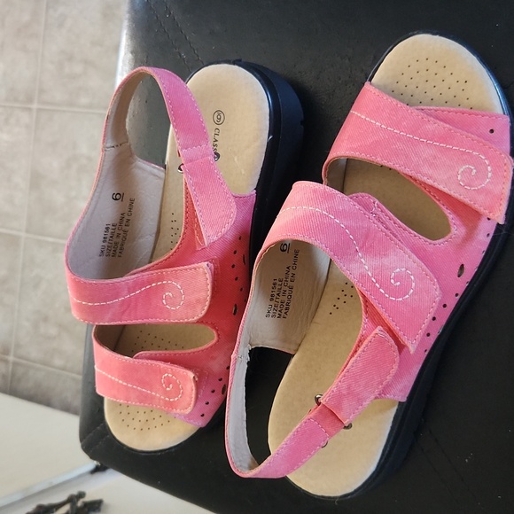 NWOT sandals - Picture 3 of 4